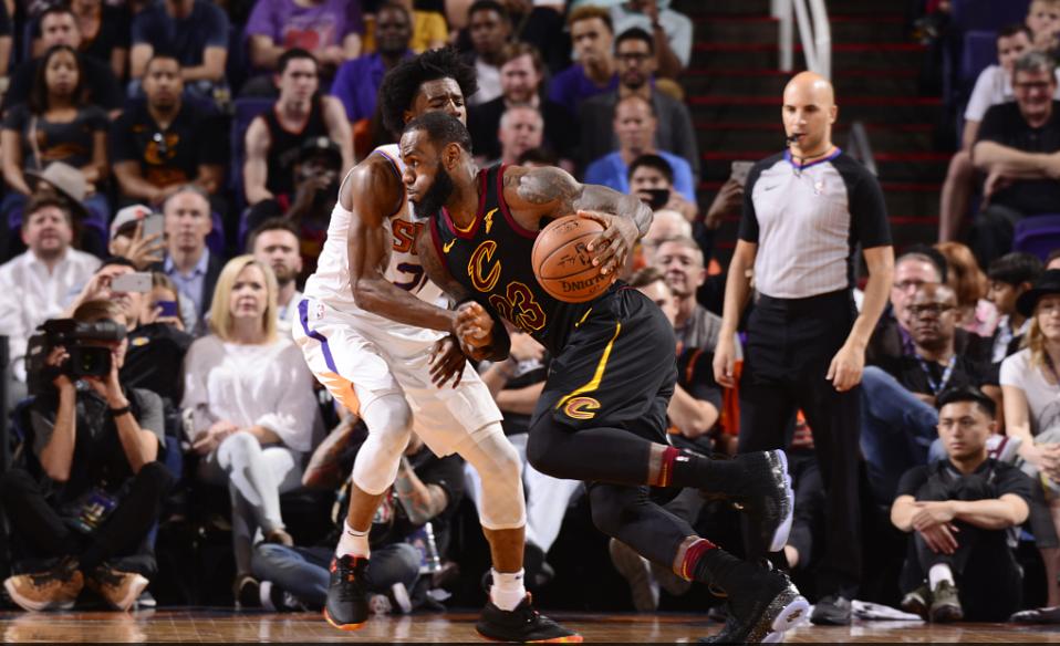 骑士客场大胜太阳，詹皇暴君试大风车扣篮惊爆全场！