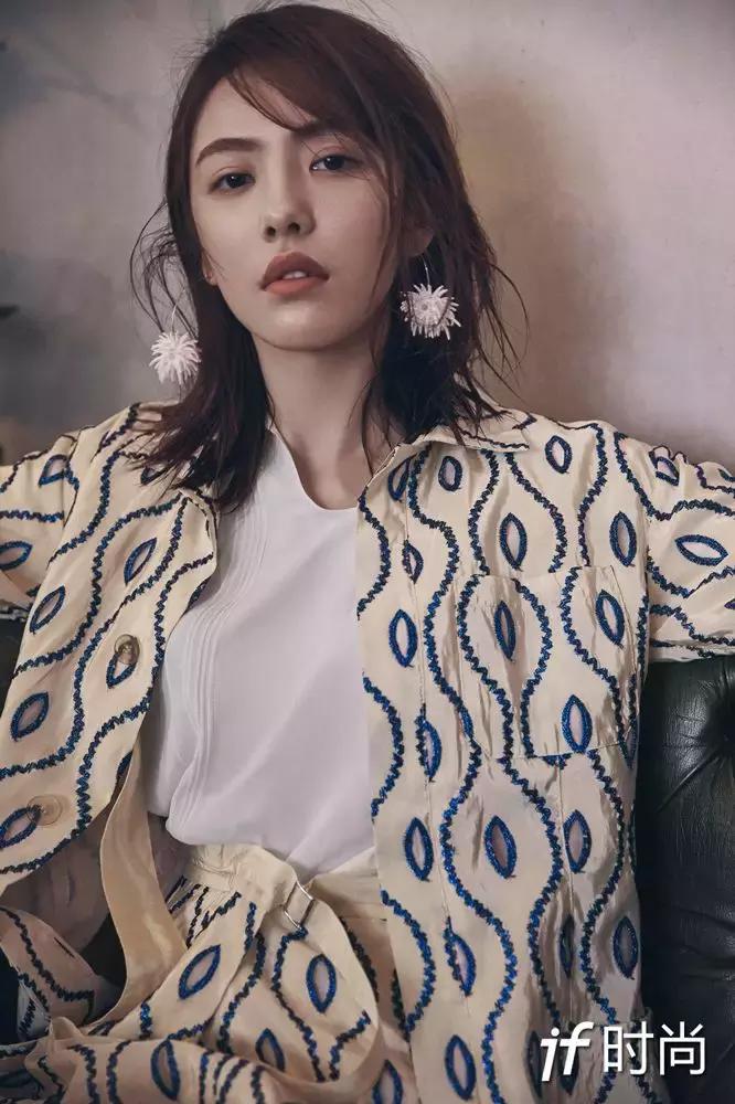 这位小花不仅自曝体重，还大方回应撞脸马思纯、姚晨的“梗”