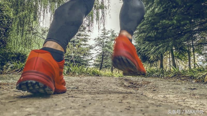 户外足控福利！在碎石路段飞奔近百公里后是种什么感受？