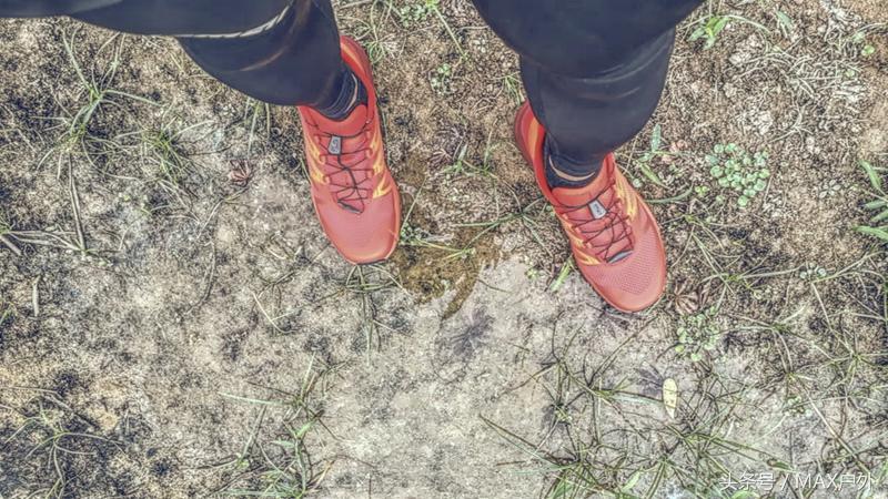 户外足控福利！在碎石路段飞奔近百公里后是种什么感受？