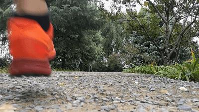 户外足控福利！在碎石路段飞奔近百公里后是种什么感受？