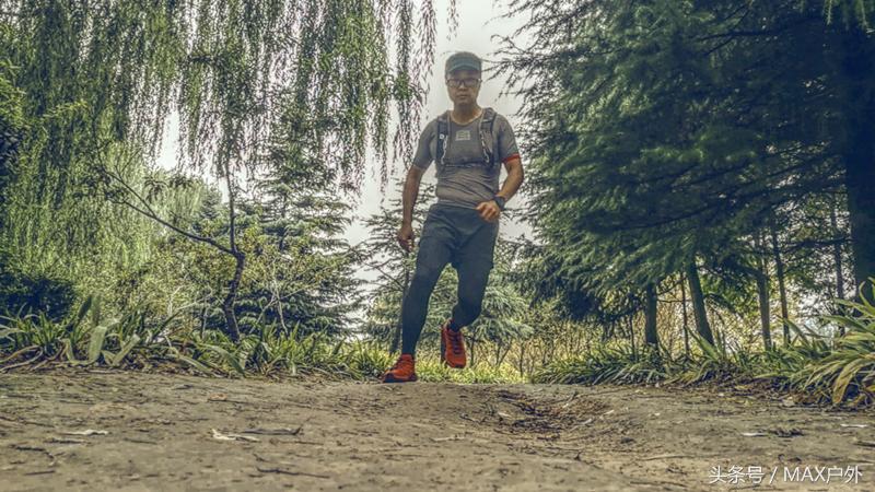 户外足控福利！在碎石路段飞奔近百公里后是种什么感受？