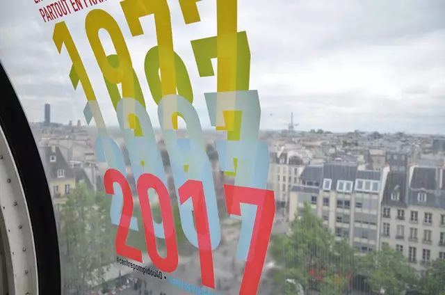 “这么熟了，帮个忙怎么？”“呸！”