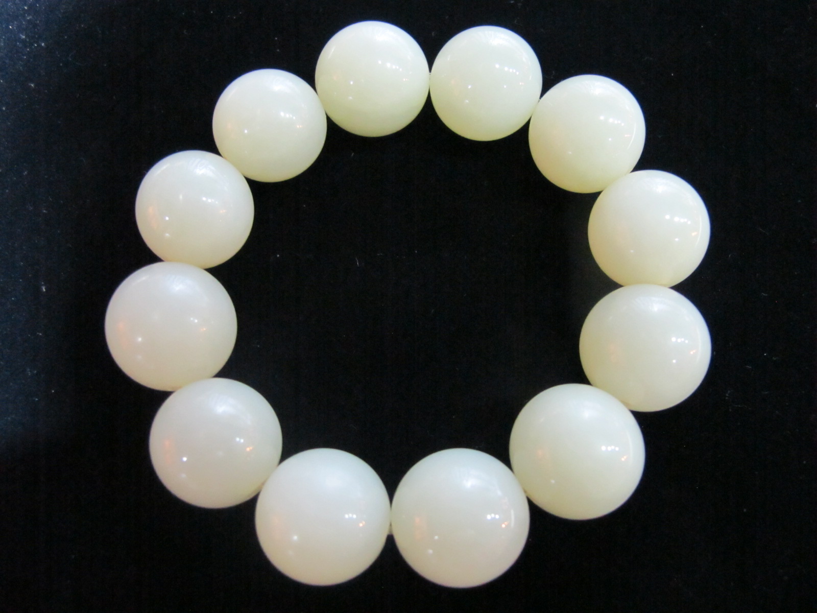 沙枣青手串和且末蓝手串,金丝檀木手串与桃木手串