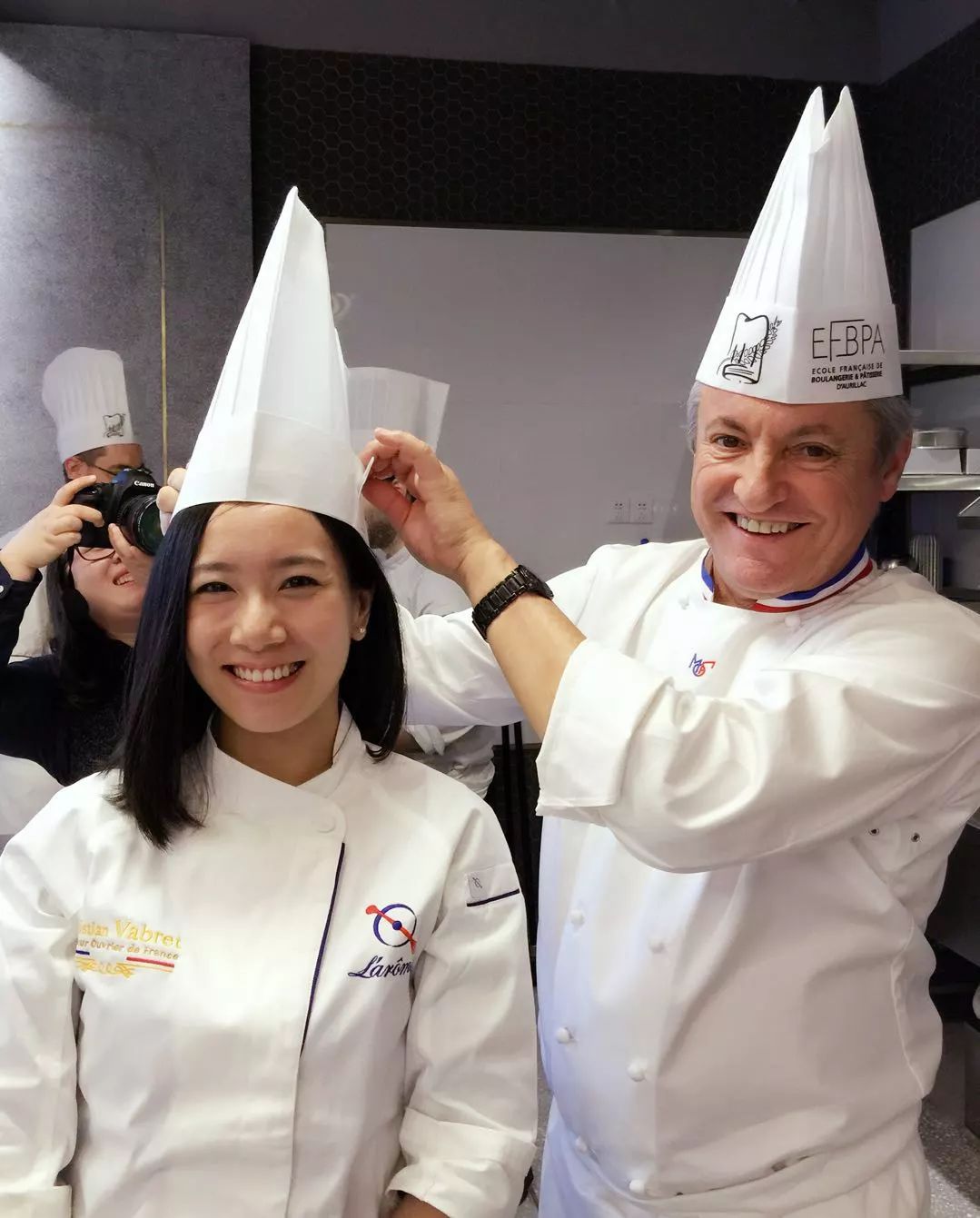 看完就懂,为何80后双胞胎美女妈妈舍弃高薪,缔造健康面包工坊