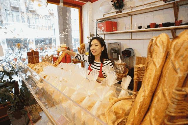 看完就懂,为何80后双胞胎美女妈妈舍弃高薪,缔造健康面包工坊