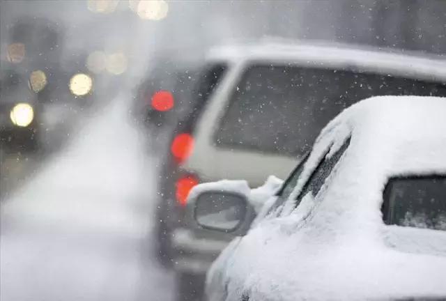 开车到底是带墨镜还是偏光镜,开车适合戴太阳镜还是偏光镜