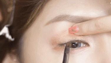 单眼皮是画内眼线还是外眼线好,单眼皮黑色眼线液体笔怎么画眼线