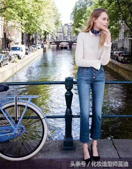 墨绿色毛衣配的衬衫穿搭,毛衣衬衫最温暖的叠穿套路