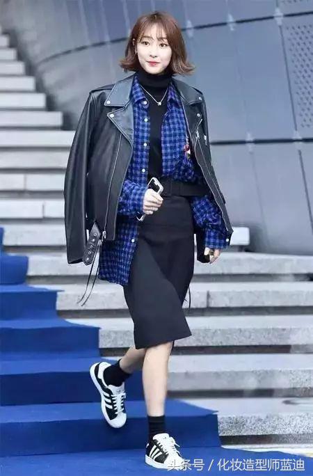 墨绿色毛衣配的衬衫穿搭,毛衣衬衫最温暖的叠穿套路