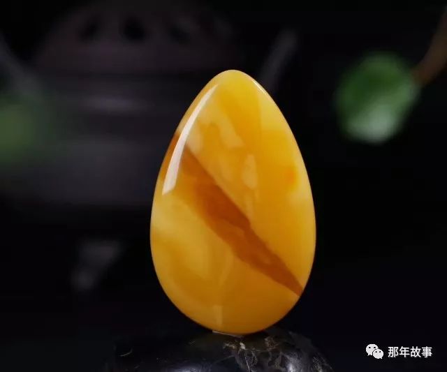 蜜蜡真假辨别最快的方法,蜜蜡和琥珀怎么辨别真假