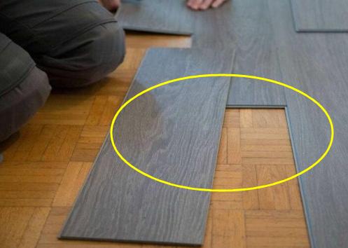 瓷砖上铺木地板省钱,装修木地板和瓷砖哪个省钱