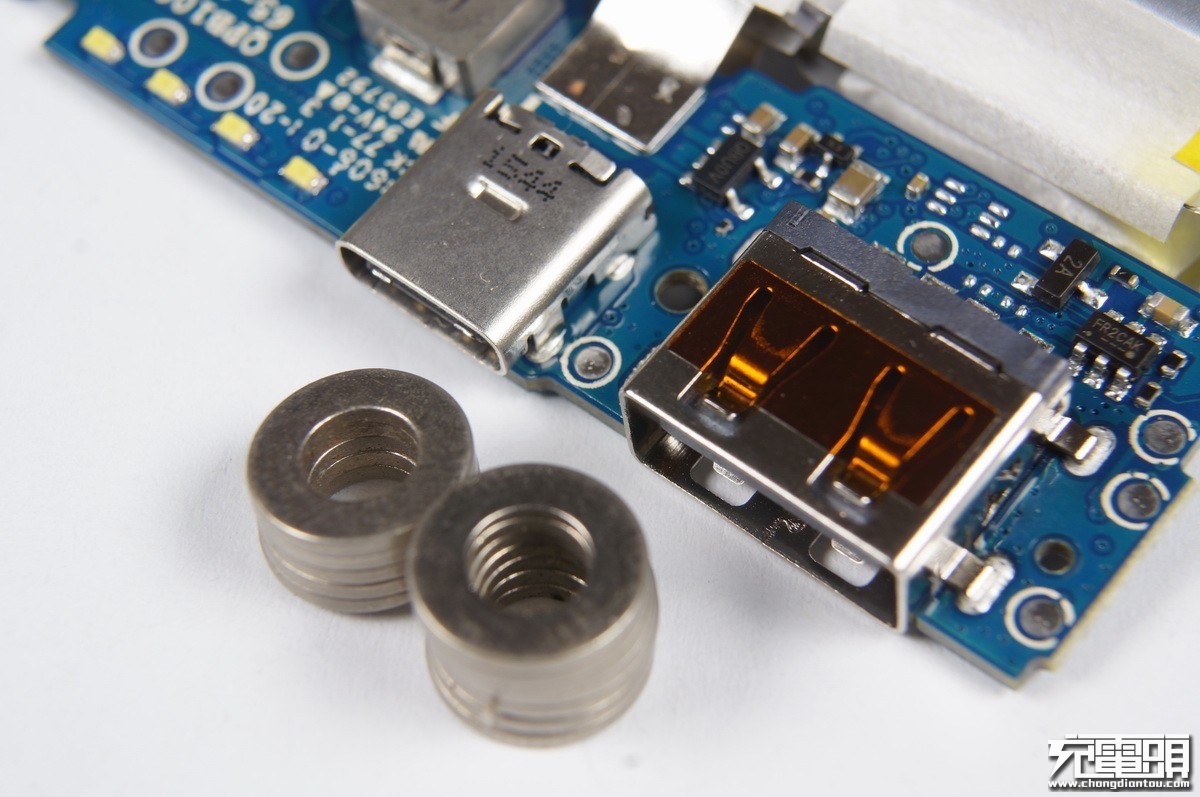 小米充电宝口袋版10000毫安评测,小米最好的充电宝是哪款