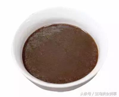 要想凉菜拌得好秘制酱汁少不了,如何调制出粘稠的凉菜酱汁
