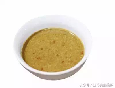 要想凉菜拌得好秘制酱汁少不了,如何调制出粘稠的凉菜酱汁