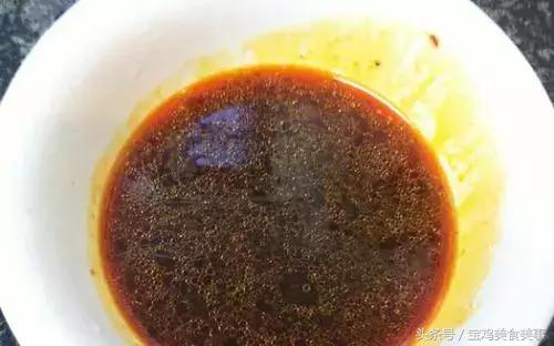 要想凉菜拌得好秘制酱汁少不了,如何调制出粘稠的凉菜酱汁
