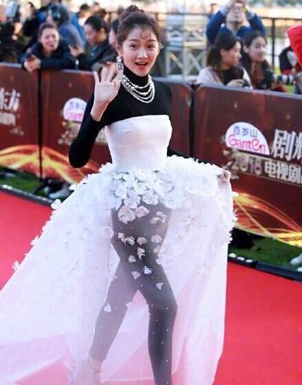 关晓彤穿露腰装,关晓彤穿露腰装图片