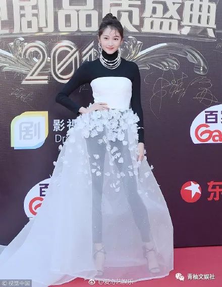 这次又双叒叕穿错了！关晓彤为何从国民闺女变成国民笑话？