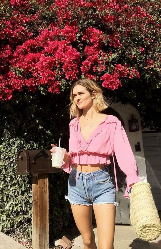 从包包到鞋子的潮牌推荐，驾驭得粉嫩系的妹子，尽收十里春风！