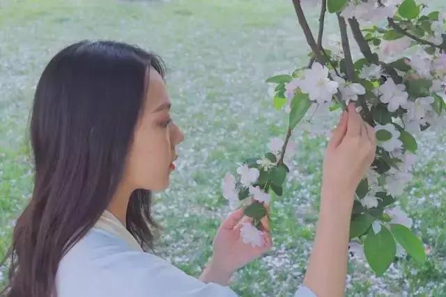 带“闺蜜”还是“小蜜”？在线等，挺急的……