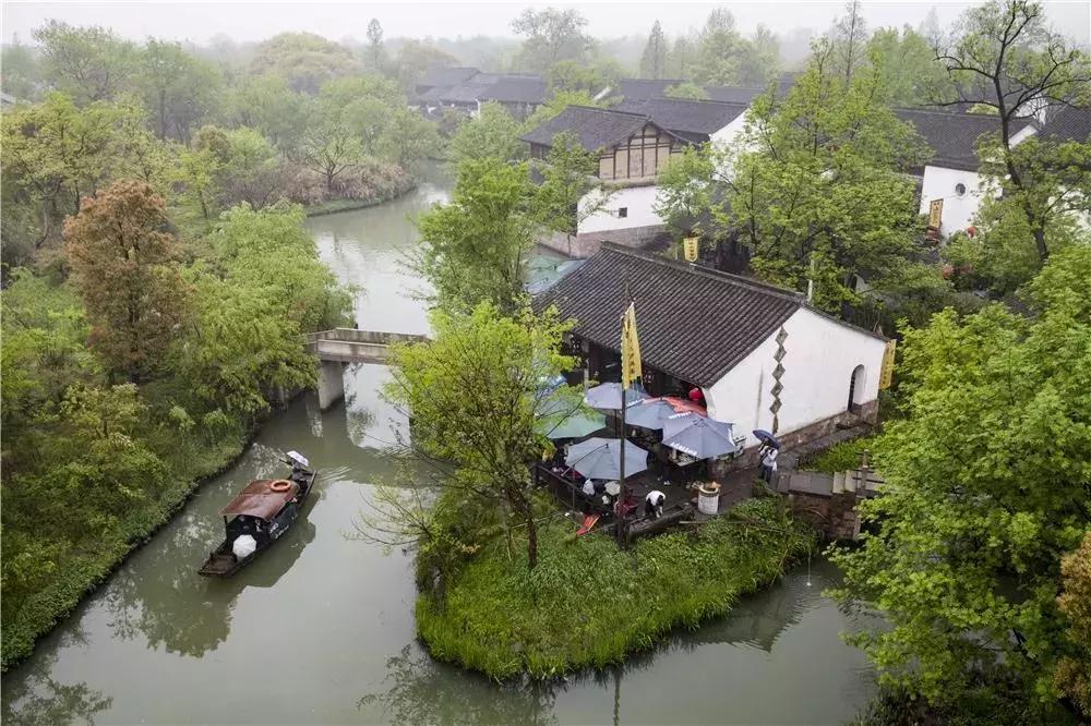 带“闺蜜”还是“小蜜”？在线等，挺急的……