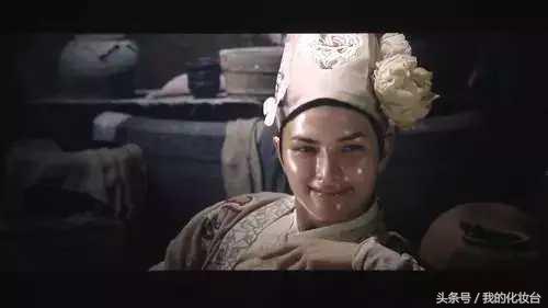 不靠医美拯救垮脸,不靠任何手段改善痘痘