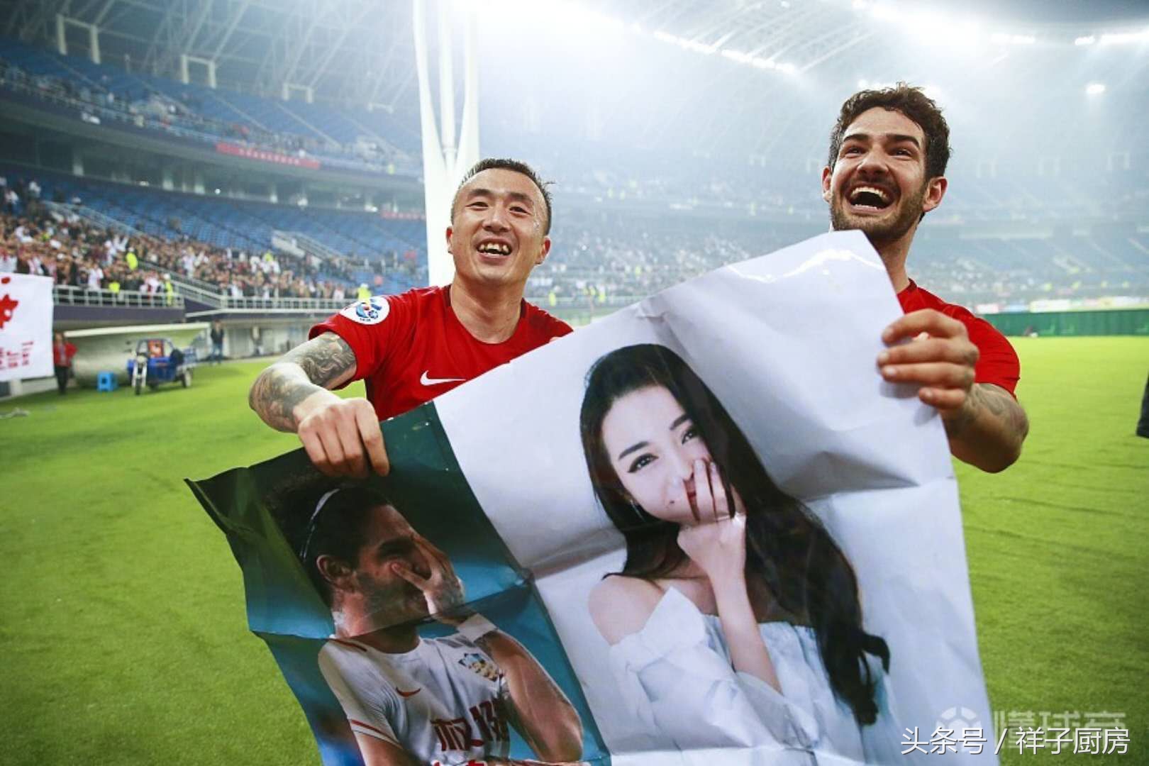 帕托和武大靖的“追星”很特别！一个球场隔空示爱，一个为其颁奖