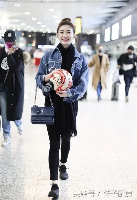 帕托和武大靖的“追星”很特别！一个球场隔空示爱，一个为其颁奖