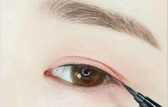 网红四色眼影盘怎么画眼影,眼影教程网红眼影盘