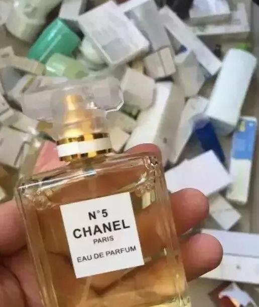 最新化妆品假货曝光,2017化妆品假货