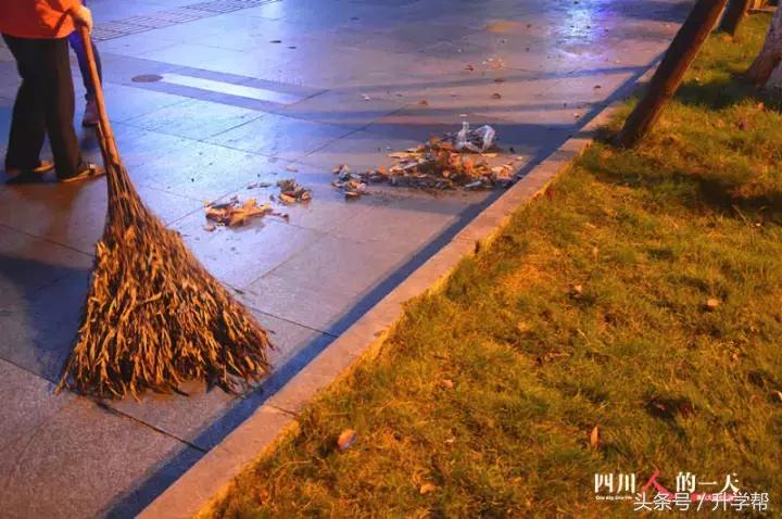 守护家园清洁的“黄玫瑰”：用扫帚唤醒城市
