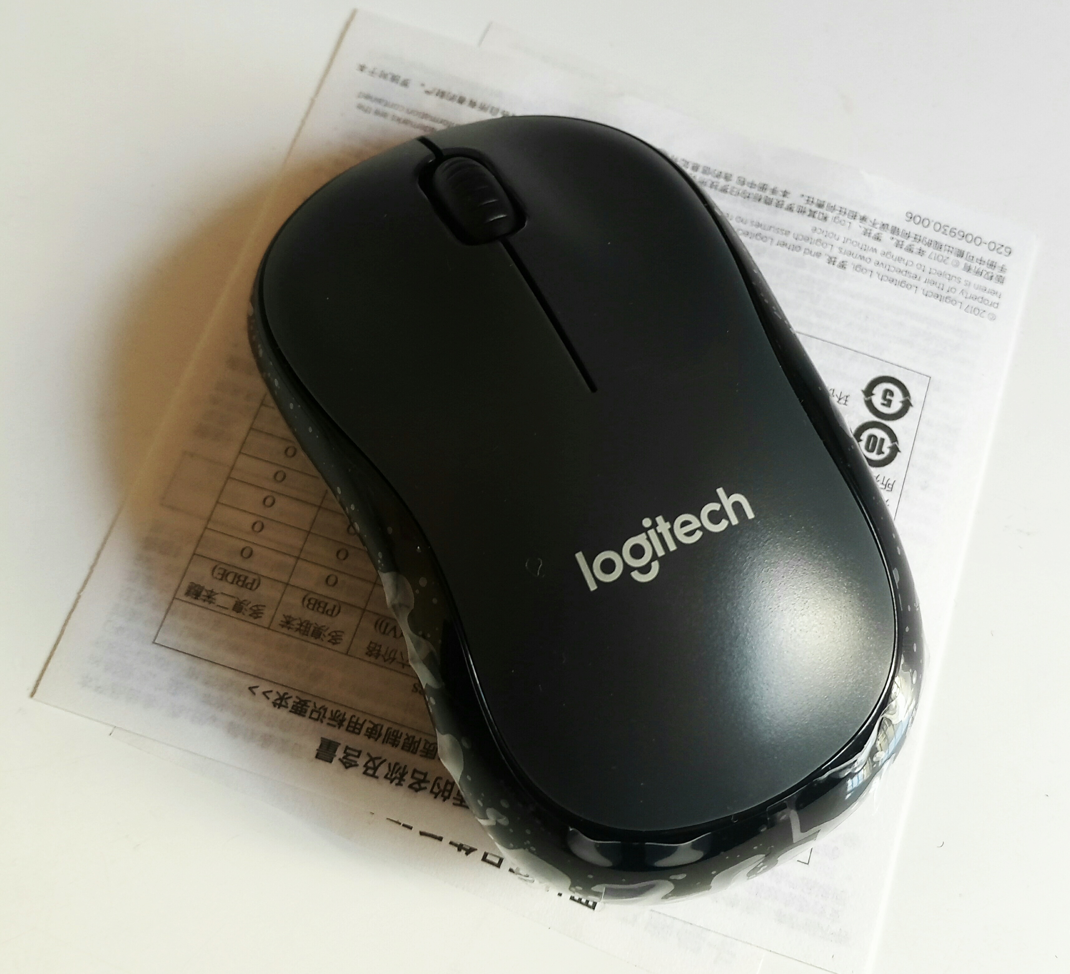 拆罗技无线鼠标的方法,拆一个全新的罗技m220无线鼠标