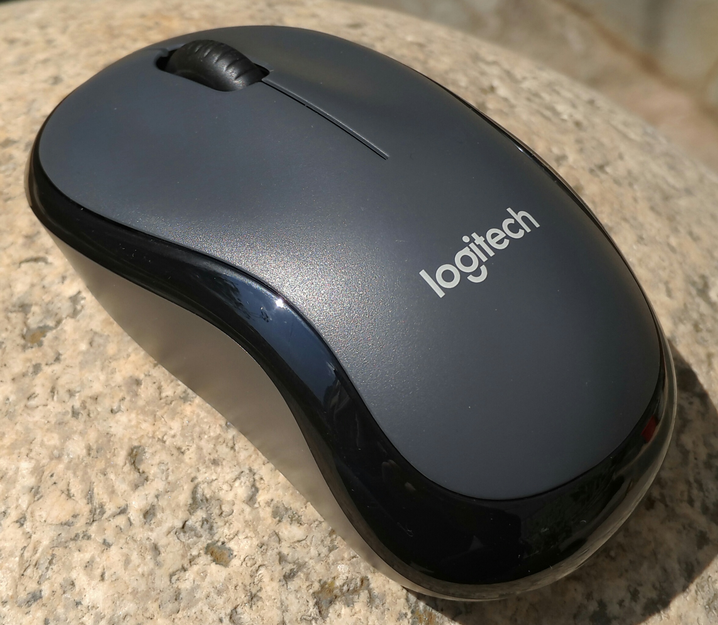 拆罗技无线鼠标的方法,拆一个全新的罗技m220无线鼠标