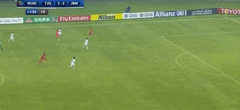 帕托亚冠绝杀热巴,当足球遇上橄榄球