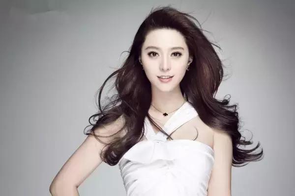 美丽如你却缺一条锁骨链,你可以没有锁骨但你要有条锁骨链