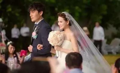 女护士穿短裙救人被骂不雅：性别*力暴**有多可怕？