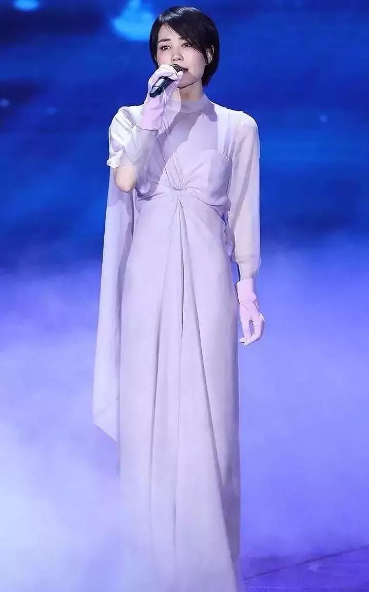 女护士穿短裙救人被骂不雅：性别*力暴**有多可怕？