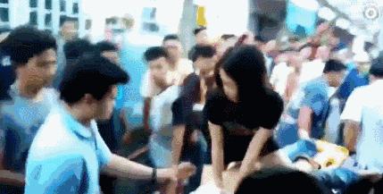 女护士穿短裙救人被骂不雅：性别*力暴**有多可怕？