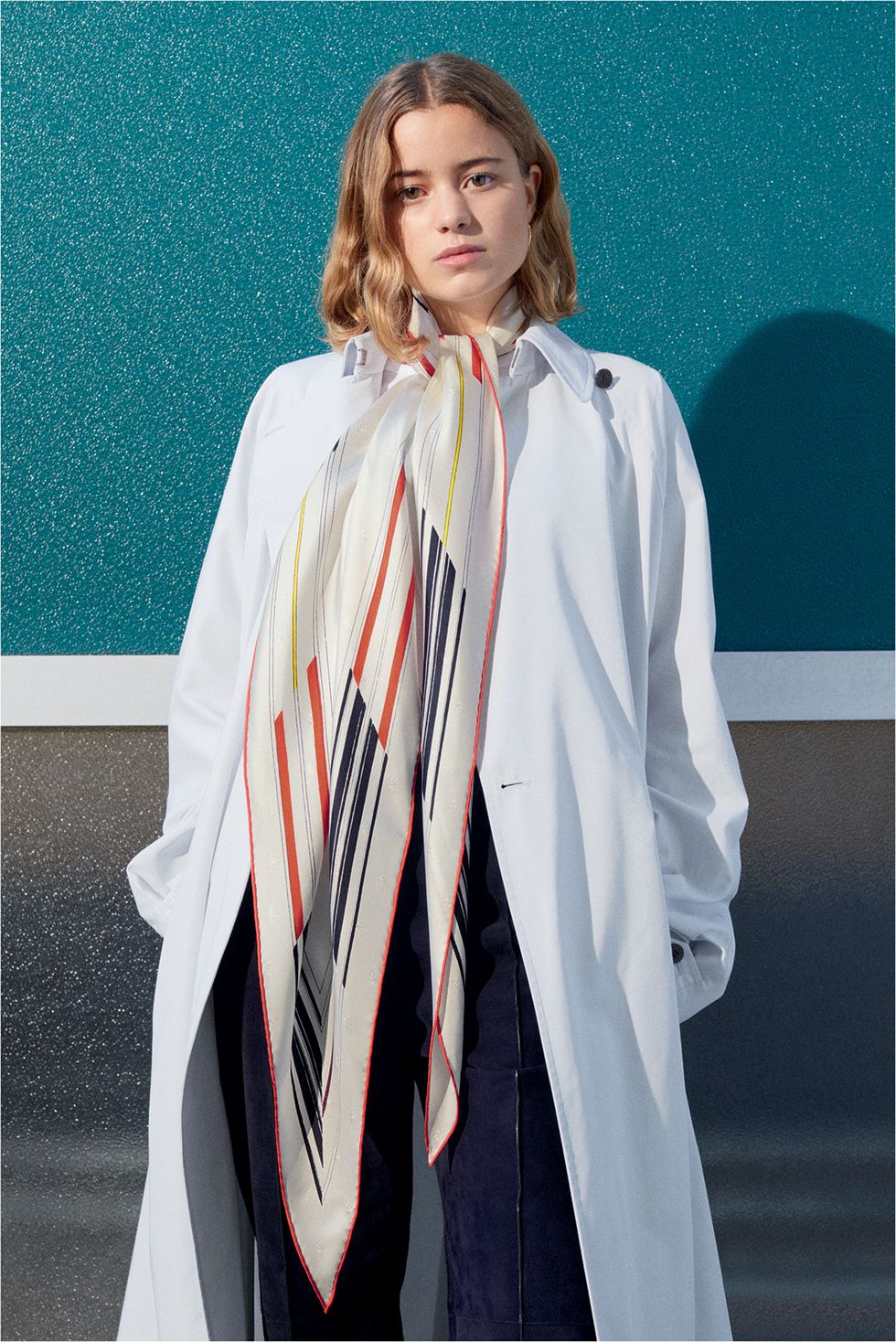 入手一条爱马仕的丝巾，超过5种以上穿搭打法，只看你会不会运用