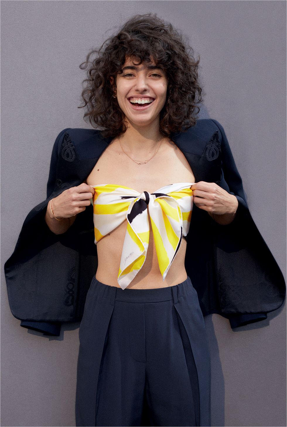 入手一条爱马仕的丝巾，超过5种以上穿搭打法，只看你会不会运用