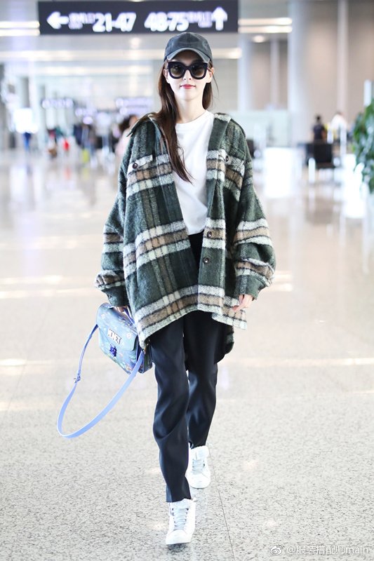 关晓彤穿风衣,关晓彤穿搭被吐槽10年前