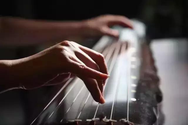 如何调音古琴弦视频,怎么给琴做调整