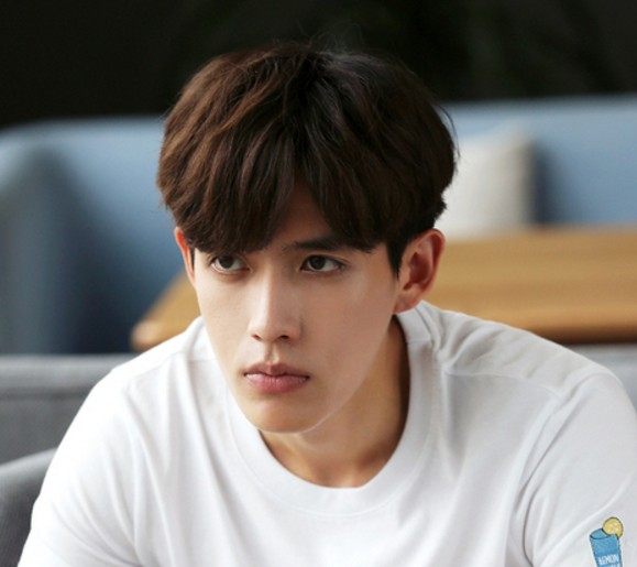 男生如何根据脸型选择适合的发型最新推荐