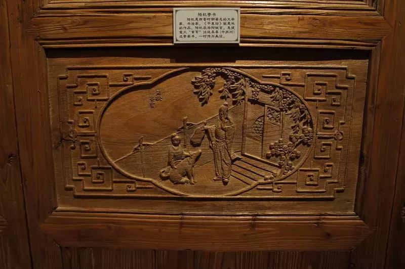 两只短腿柯基,柯基的腿短还是法斗的腿短