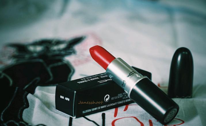 前男友送我口红应该怎么办,前男友送我30元口红