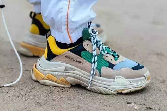 头可破血可流眼泪不能掉,头可断血可流头发不可乱