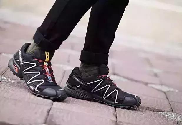 头可破血可流眼泪不能掉,头可断血可流头发不可乱