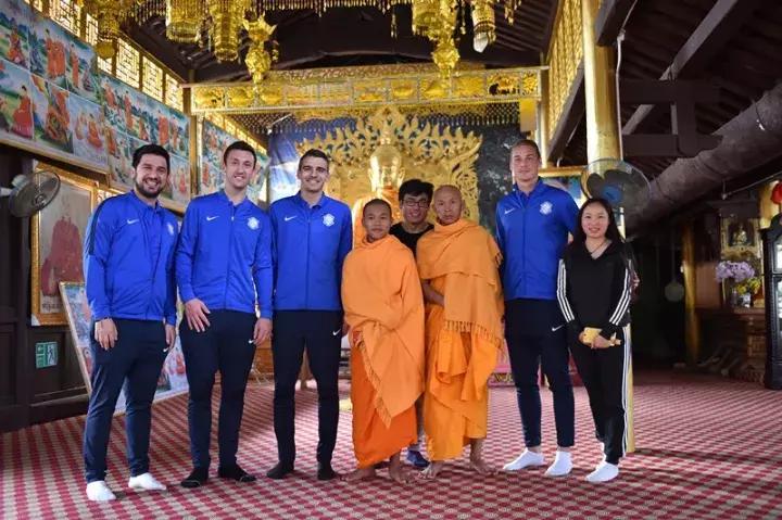 读本专题丨这群老外在芒市:在赛场上奔跑,在美景中流连