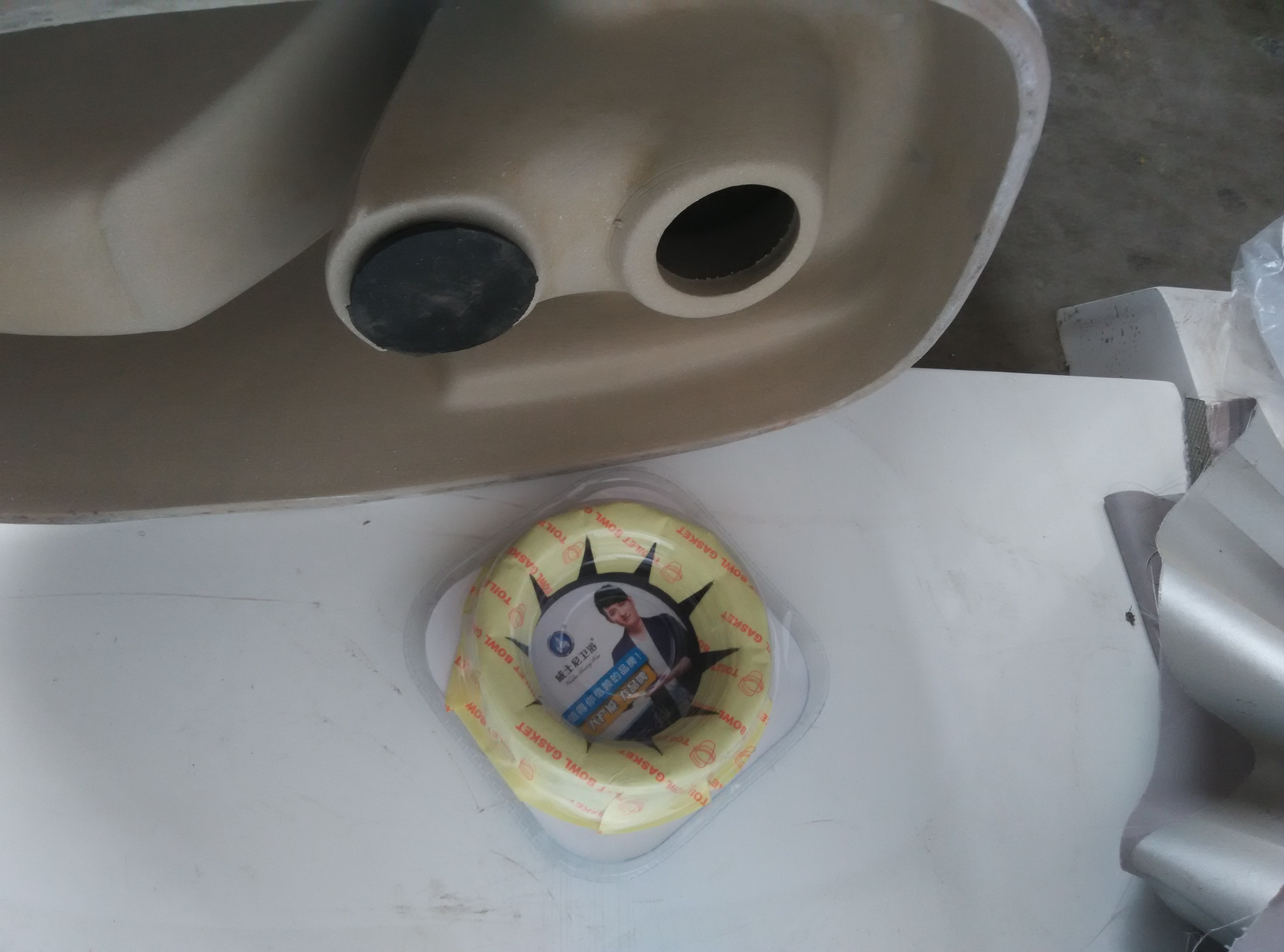 不打孔安装坐便器的方法,安装坐便器不用胶可以吗