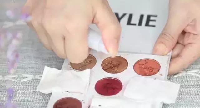 眼影盘碎了可以怎么玩,如何拯救碎了的眼影盘